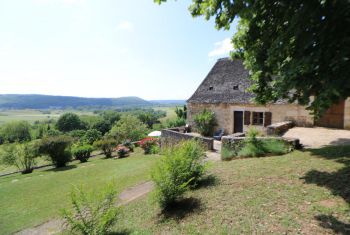 The stone roofed house 