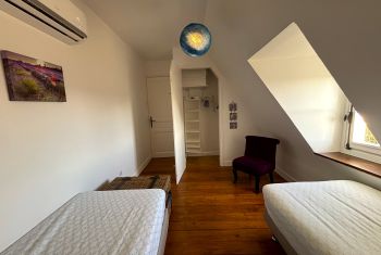 the second twin bedroom at upper floor 