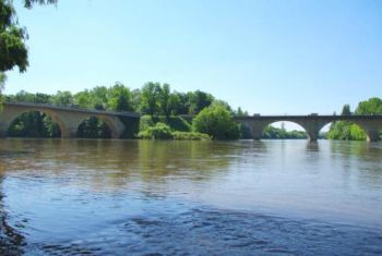 where the Dordogne river joins the Vezere river 