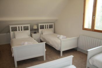 A communicating bedroom with 4 single beds