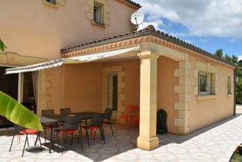 The terrasse offers a shadowed area in those hot summer days 