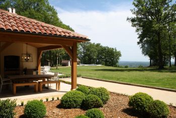 the roofed terrace 