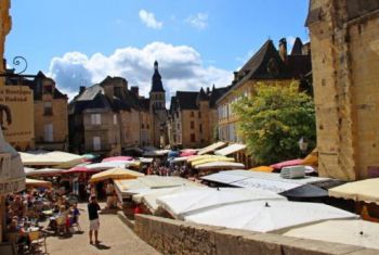 Market day at Sarlat 