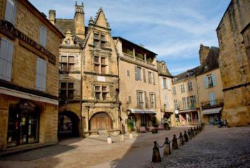 Sarlat by day 