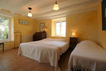 The Barn : the second bedroom with 3 singles 