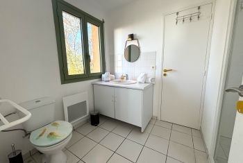 The shower room between the double bedroom and the bedroom with a bunkbed 