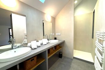 Le Séchoir -  the first master bedroom & its ensuite shower room