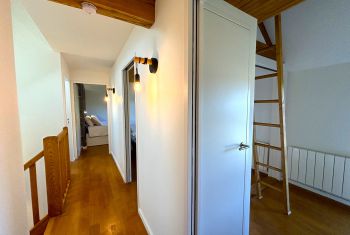 Le Séchoir - the 1st floor corridor leading to the bedrooms 