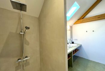 Le Séchoir -  the second master bedroom & its ensuite shower room