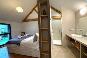 Les Oies - The 5th double bedroom & its ensuite shower room