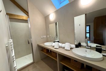 Les Oies - The 5th double bedroom & its ensuite shower room