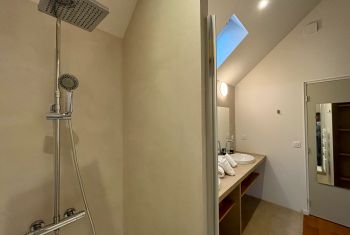 Les Oies - The 5th double bedroom & its ensuite shower room