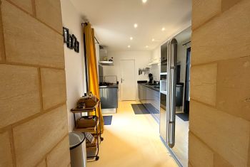 The fully fitted kitchen 