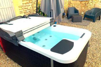 The 2 seats Jaccuzi 