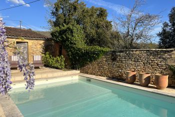 the private and heated pool (from may to septembre)