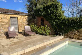 the private and heated pool (from may to septembre)