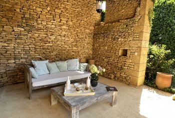 The romantic patio near by the pool 