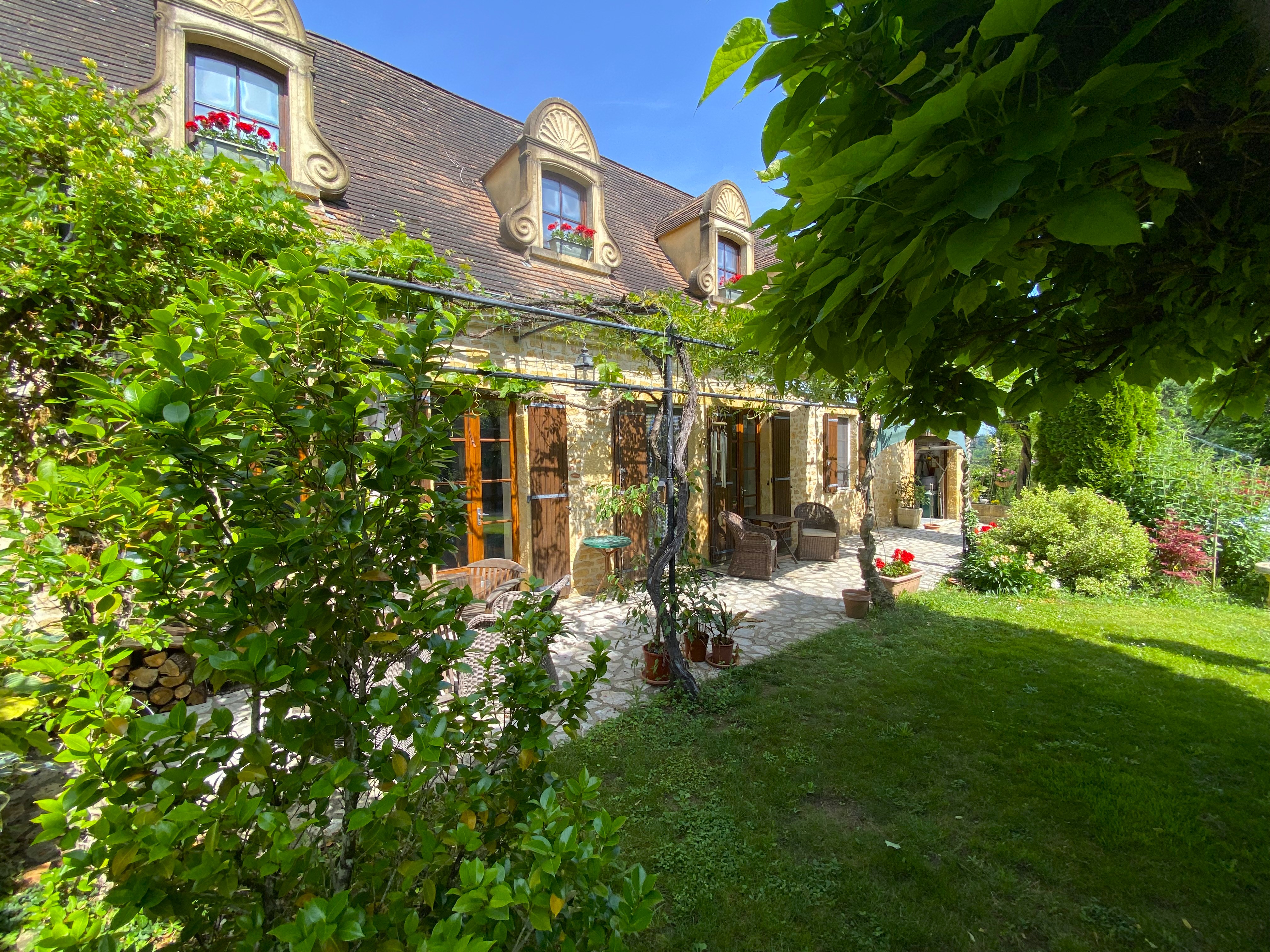 The Estate Agent specialist in holiday rentals in Périgord Noir from 2004